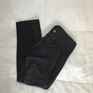 Lululemon black capris size 6